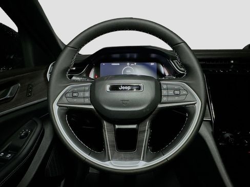 New 2025 Jeep Grand Cherokee Limited w/ Luxury Tech Group II AWD/4WD image 8