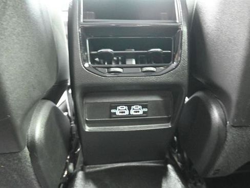 Used 2023 Jeep Grand Cherokee Laredo AWD/4WD image 16