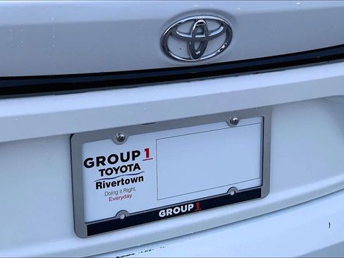Used 2024 Toyota Corolla LE FWD image 9
