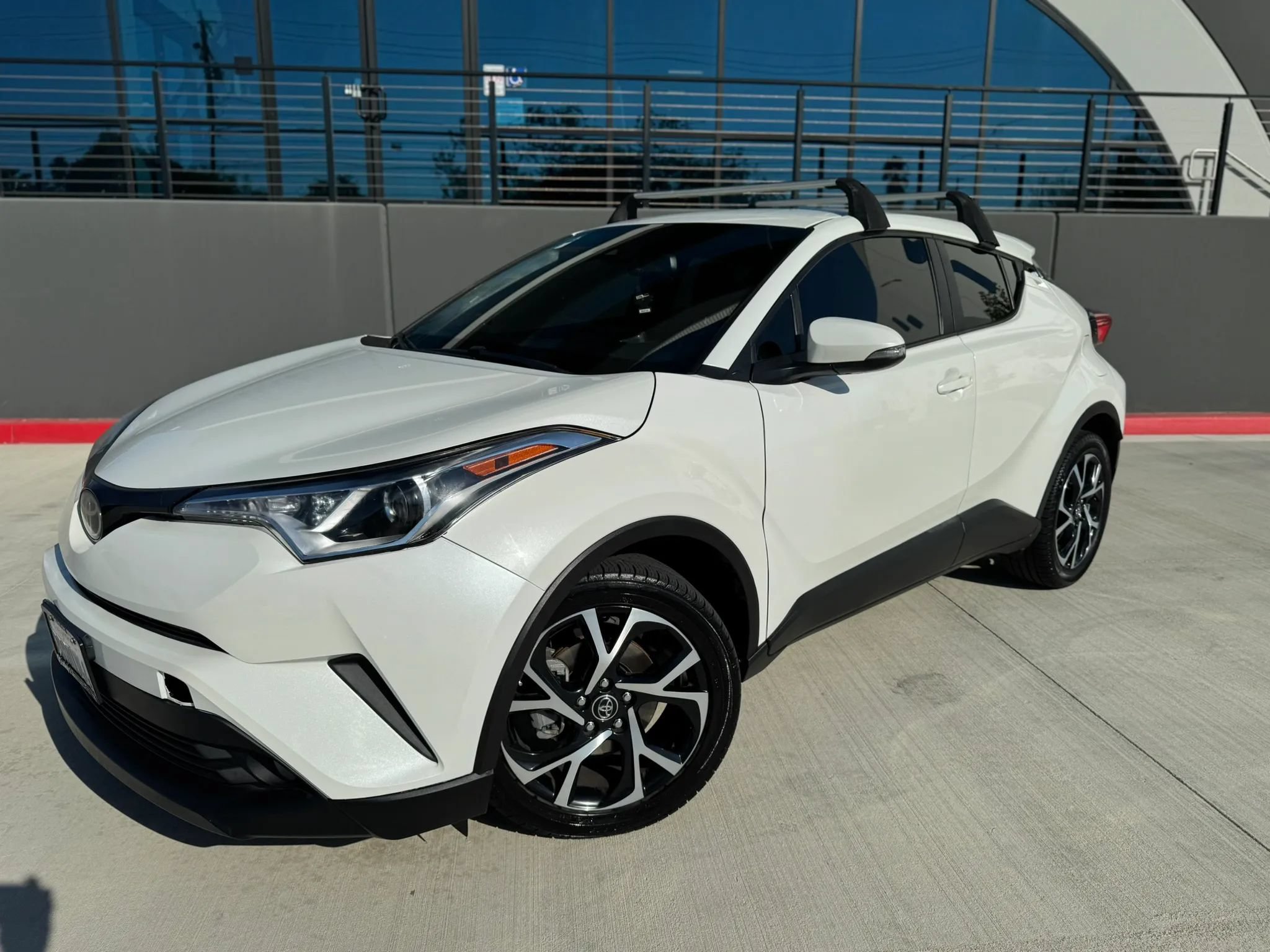 Used 2018 Toyota C-HR XLE FWD image 2