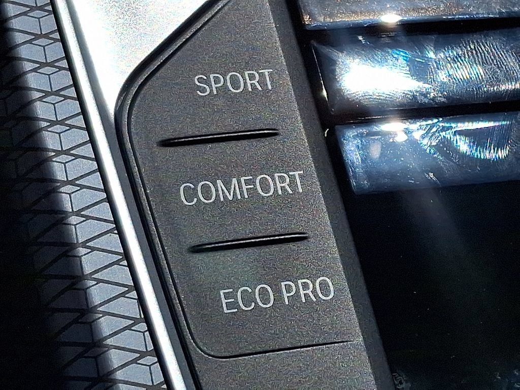 Used 2026 BMW X7 xDrive40i w/ M Sport Package AWD/4WD image 26