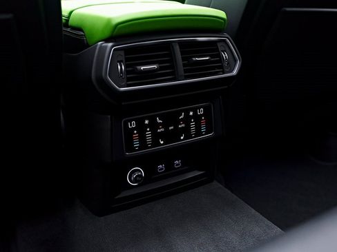 Used 2022 Lamborghini Urus image 59