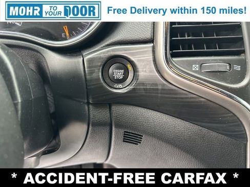 Used 2019 Jeep Grand Cherokee Laredo image 21