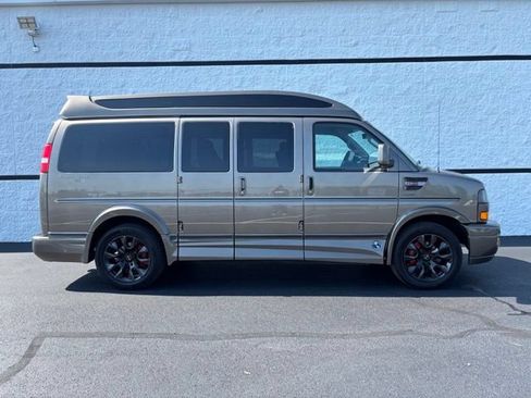 Used 2025 GMC Savana 2500 w/ Driver Convenience Package RWD image 6
