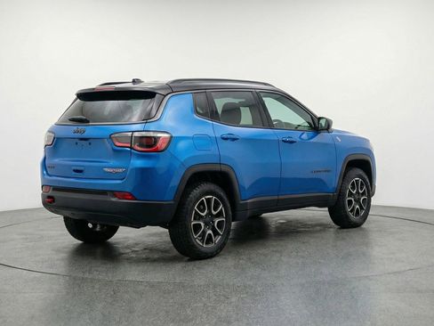 Used 2025 Jeep Compass Trailhawk AWD/4WD image 9