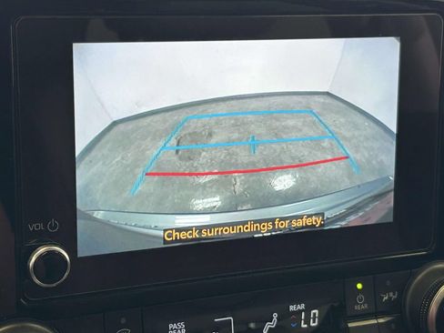 Used 2023 Toyota Highlander XLE FWD image 27