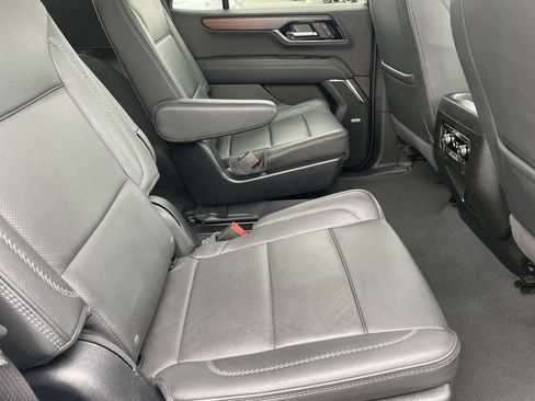 Used 2025 GMC Yukon Denali AWD/4WD image 27