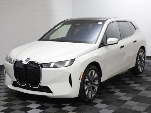 Used 2026 BMW iX xDrive45 w/ Premium Package AWD/4WD image 2