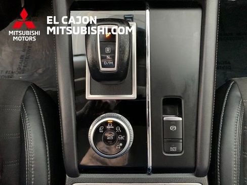 Used 2023 Mitsubishi Outlander SE image 17