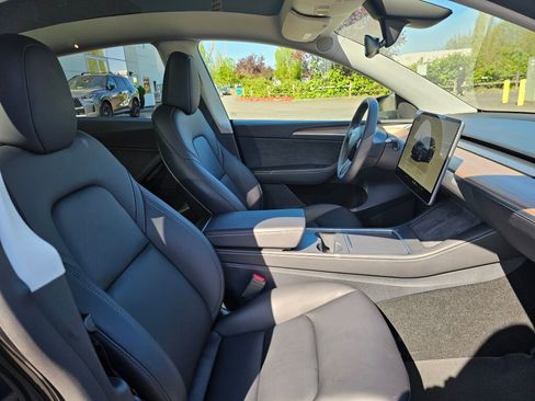 Used 2024 Tesla Model Y Long Range RWD image 12