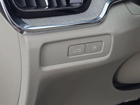 Certified 2023 Volvo S60 T8 Ultimate image 11