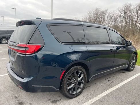Used 2022 Chrysler Pacifica Limited w/ S Appearance Package image 10