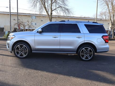 Used 2024 Ford Expedition Platinum image 3