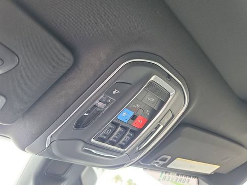 Used 2025 Jeep Grand Cherokee Limited AWD/4WD image 29