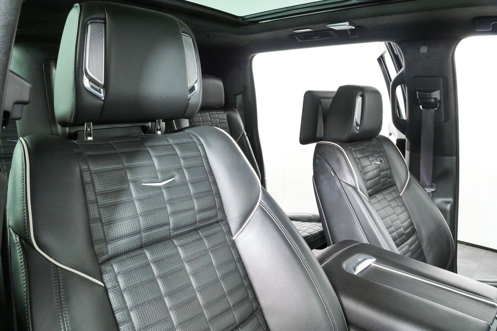 Used 2025 Cadillac Escalade ESV Sport Platinum w/ LPO, ONYX Package AWD/4WD image 24