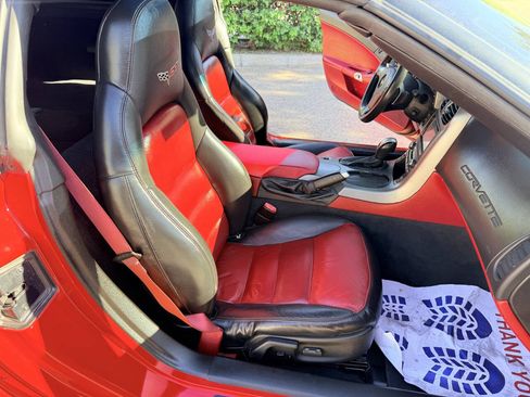 Used 2007 Chevrolet Corvette Coupe w/ Preferred Equipment Group RWD image 19