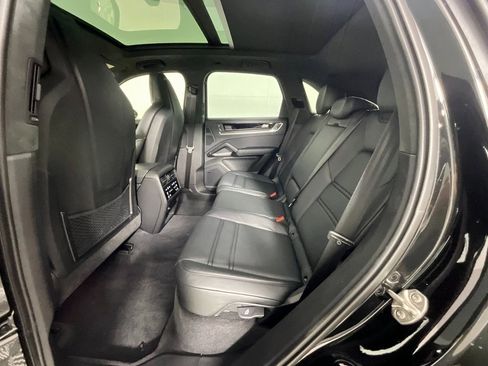 Used 2025 Porsche Cayenne Turbo image 26
