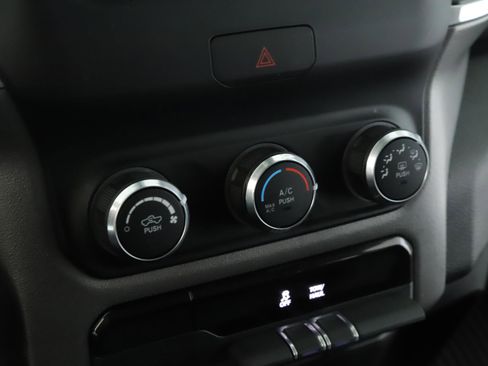 Used 2020 RAM 1500 Big Horn AWD/4WD image 16