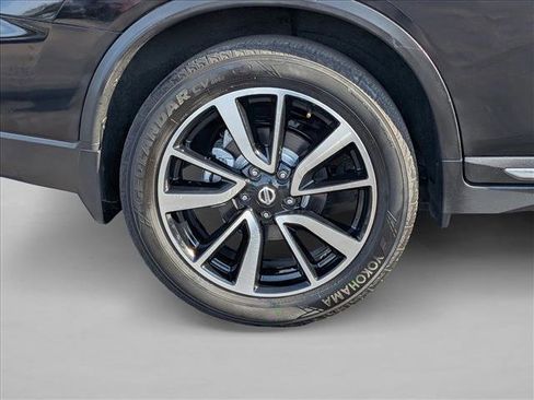 Used 2018 Nissan Rogue SL w/ Premium Package image 20