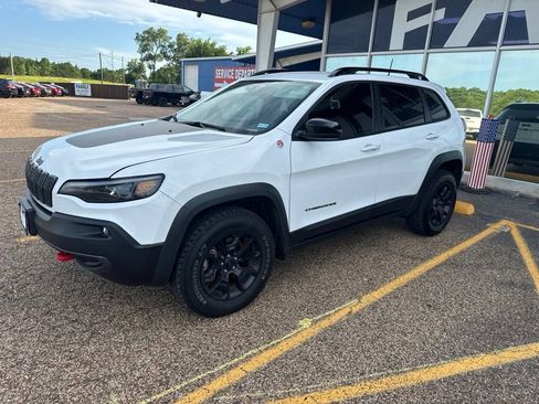 Used 2022 Jeep Cherokee Trailhawk w/ Premium Leather Package AWD/4WD image 7