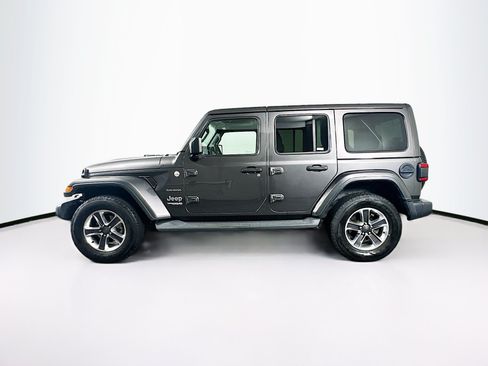Used 2019 Jeep Wrangler Unlimited Sahara AWD/4WD image 4