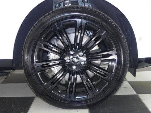 Used 2025 Land Rover Range Rover SE AWD/4WD image 43