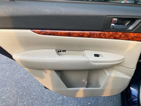 Used 2012 Subaru Outback 2.5i Limited w/ Moonroof Pkg image 25