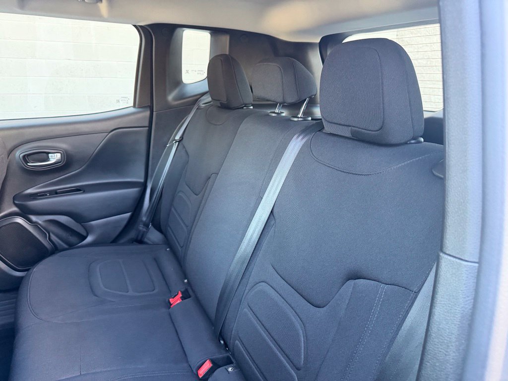 Certified 2022 Jeep Renegade Latitude AWD/4WD image 25