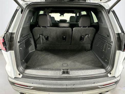 Used 2025 GMC Acadia Elevation image 25