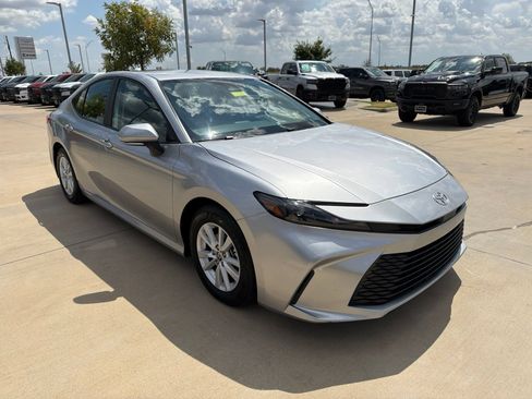 Used 2025 Toyota Camry LE FWD image 7