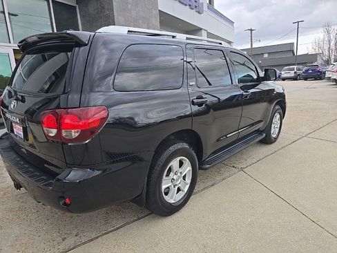 Used 2019 Toyota Sequoia SR5 w/ Premium Package image 24