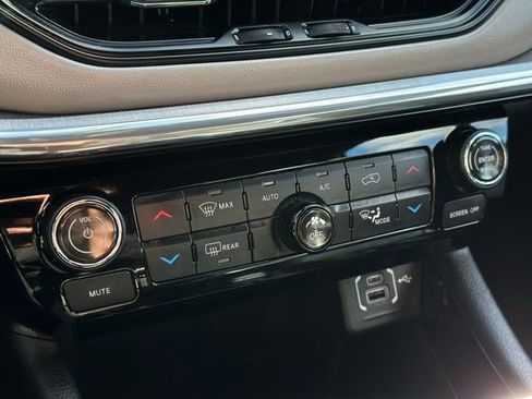 Used 2024 Jeep Compass Limited w/ Sun and Sound Group image 14