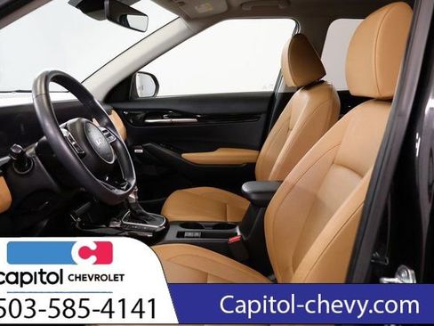 Used 2024 Kia Seltos SX w/ SX Sunroof Package image 11