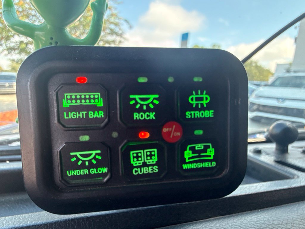 Used 2018 Jeep Wrangler Unlimited Rubicon AWD/4WD image 15