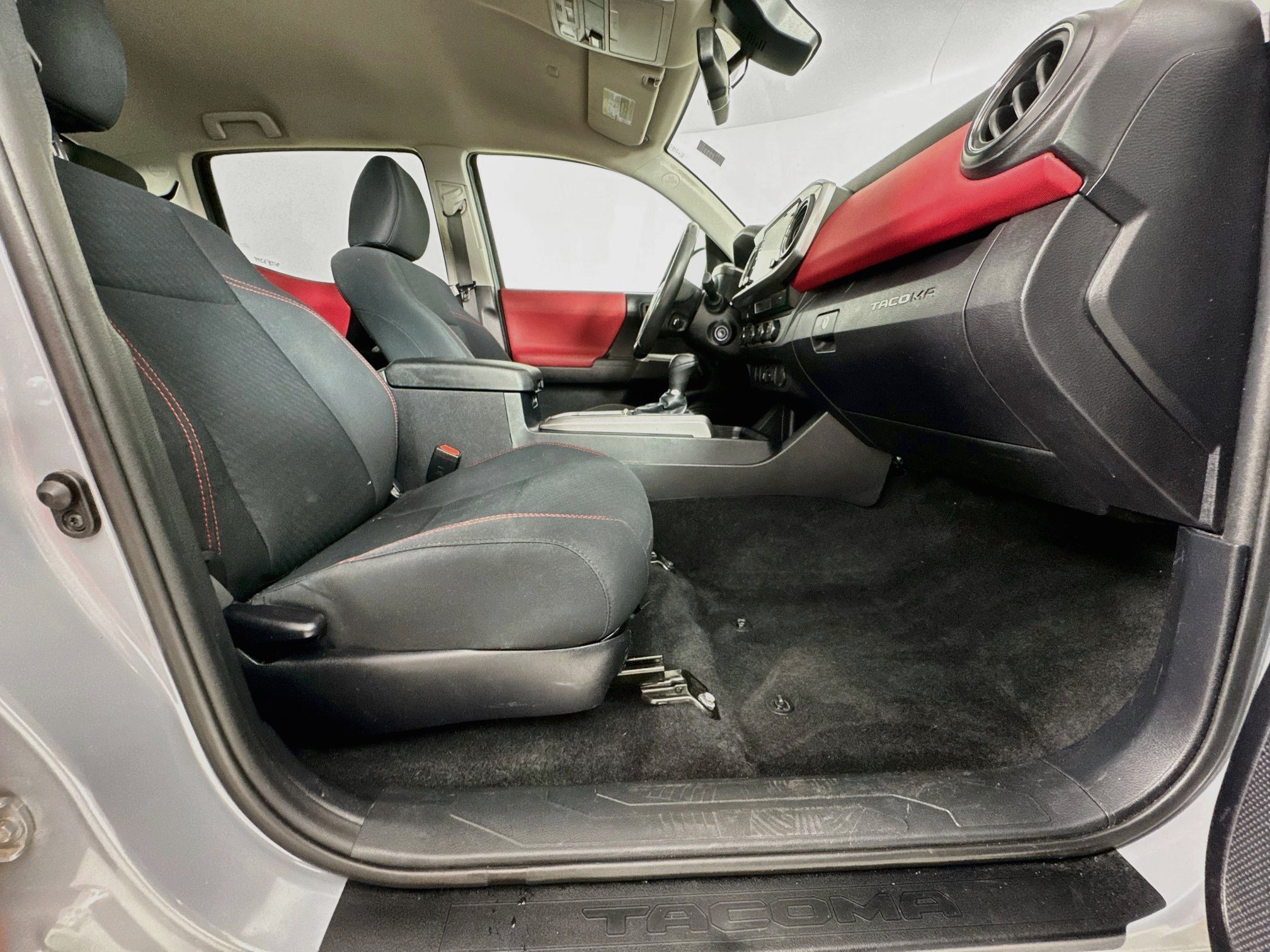 Used 2021 Toyota Tacoma SR5 AWD/4WD image 27
