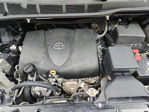 Used 2020 Toyota Sienna Limited Premium image 17