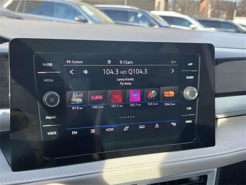 Used 2025 Volkswagen Taos SE image 29