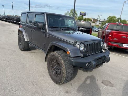 Used 2016 Jeep Wrangler Unlimited Sahara AWD/4WD image 16