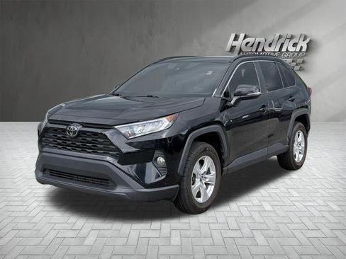 Used 2020 Toyota RAV4 XLE w/ Convenience Package FWD image 5