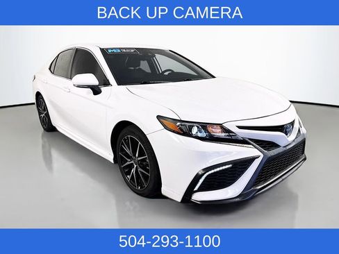 Used 2023 Toyota Camry SE FWD image 4