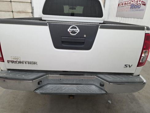 Used 2011 Nissan Frontier SV w/ SV Premium Utility Pkg image 11