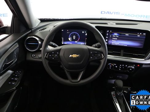 Used 2025 Chevrolet Trax LT image 17