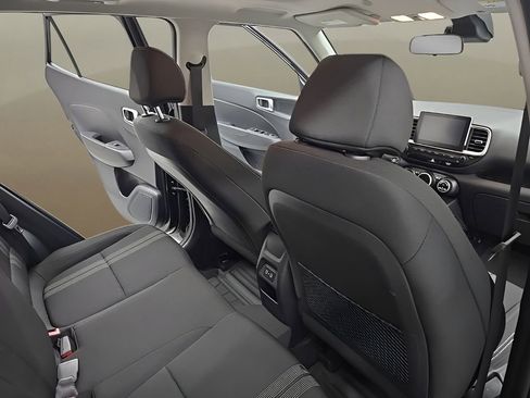 Certified 2024 Hyundai Venue SEL FWD image 17