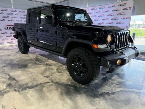 Used 2023 Jeep Gladiator Willys image 9