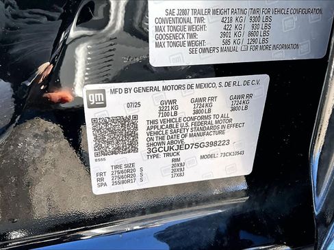 Used 2025 Chevrolet Silverado 1500 High Country w/ Technology Package AWD/4WD image 32