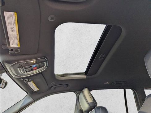 New 2025 Jeep Grand Cherokee Altitude image 22