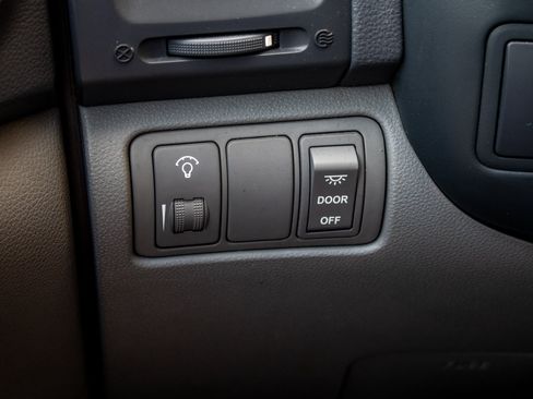 Used 2012 Kia Sedona LX FWD image 34