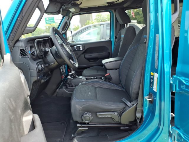 Used 2024 Jeep Wrangler Unlimited Rubicon 4xe w/ Technology Group AWD/4WD image 15