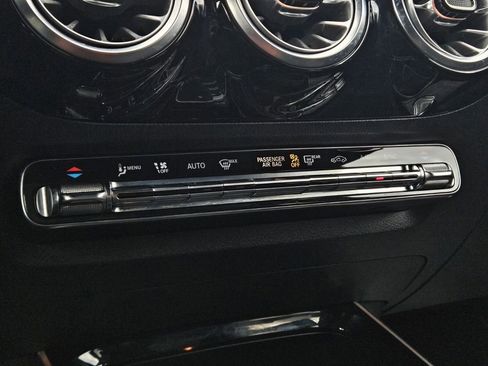 Used 2022 Mercedes-Benz GLA 250 4MATIC image 18