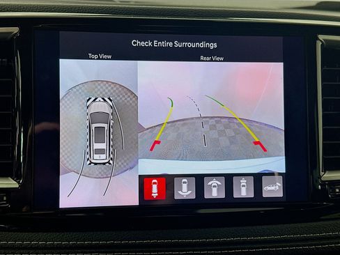 Used 2024 Chrysler Pacifica Limited image 14